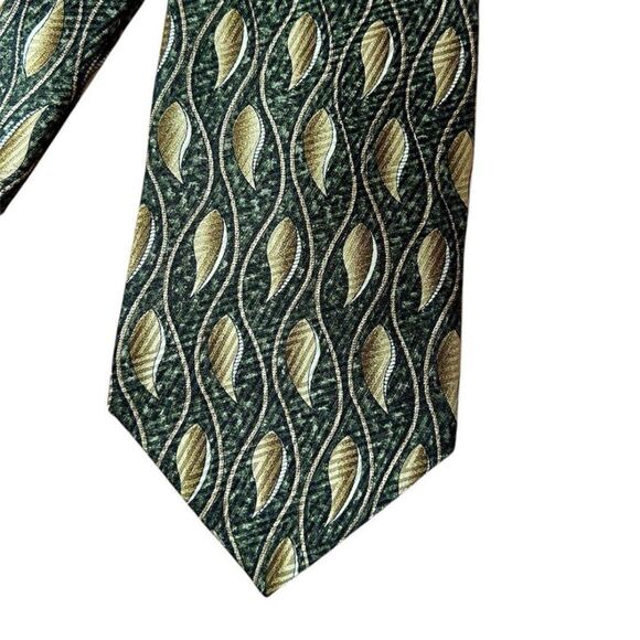 Villa Bugatti 100% Silk Tie withh Green and Cream Leaf Print Pattern - Picture 3 of 6